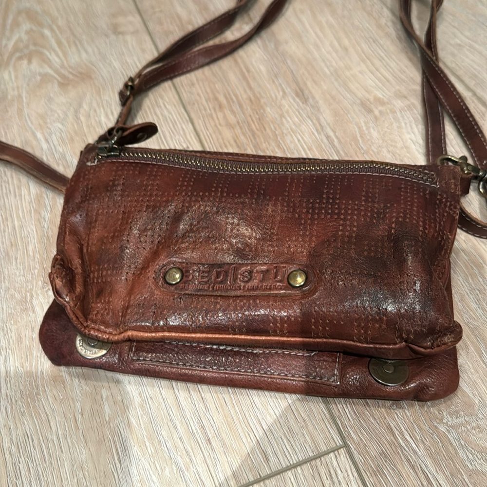 Bed Stu Cadence crossbody wallet